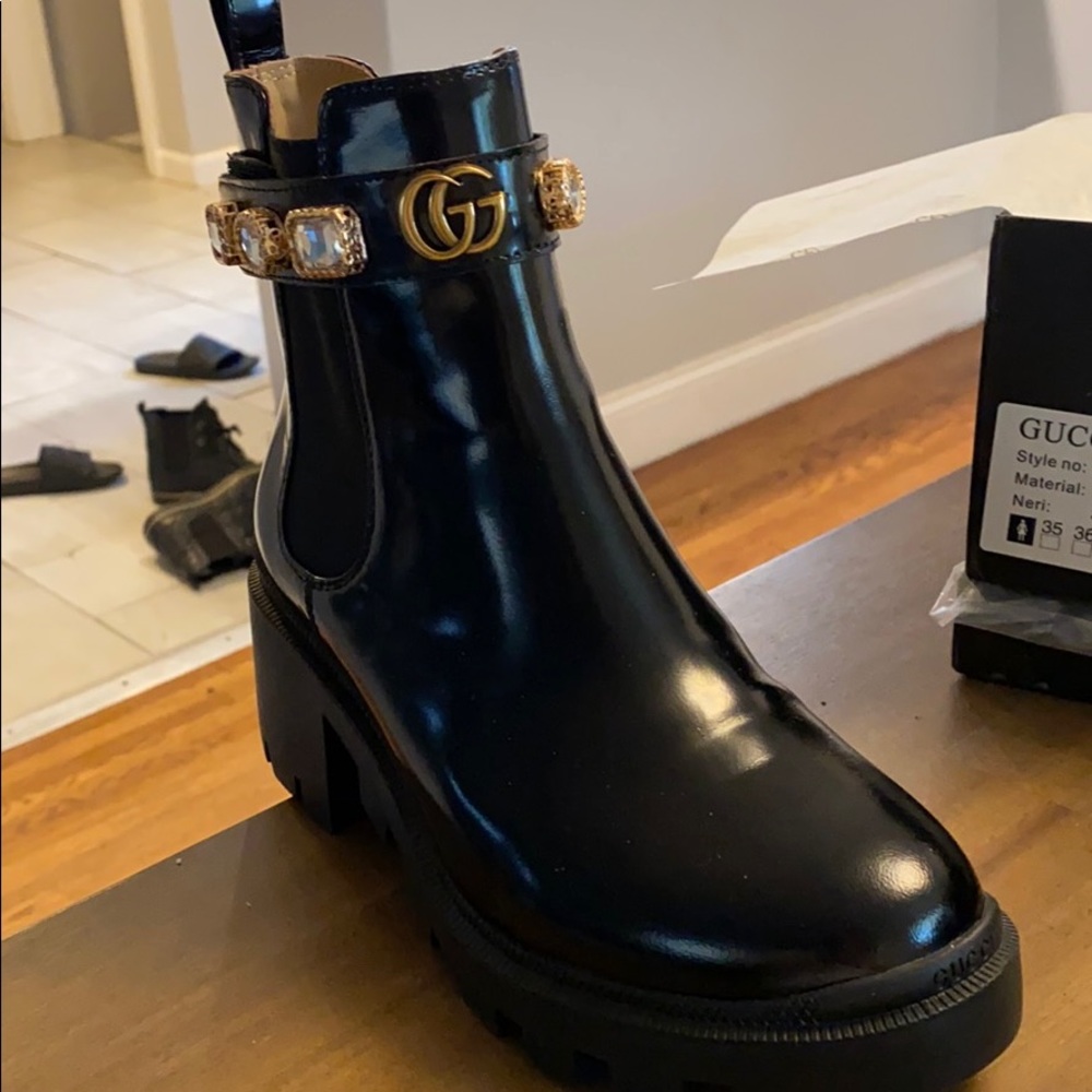 Gucci  brand new.  Size 38.  Look alike